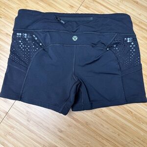 Lululemon Run Shorty, Power Luxtreme, size 6